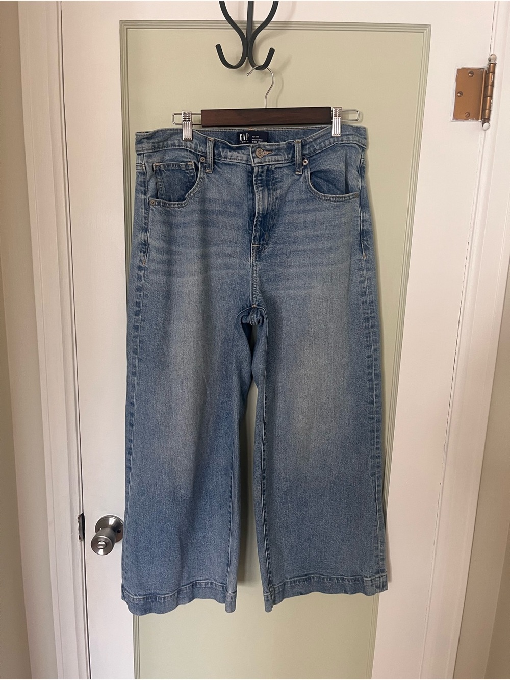 GAP Women’s Light Blue Relaxed Wide-Leg Jeans